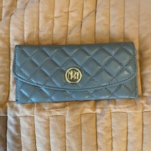 Brand New Super Cute Badgley Mischka Wallet✨💛